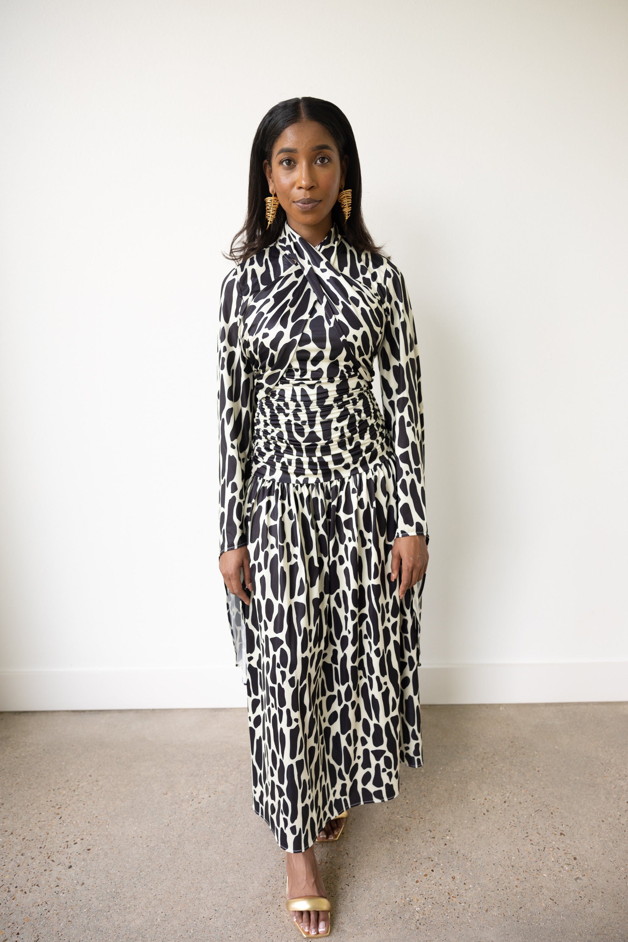 Mide Maxi Dress with Long Flowy Sleeves in Black and White 3XL / Black and White Mide Maxi Dress with Long Flowy Sleeves in Black and White 3XL / Black and White